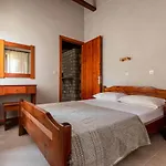 度假居 Porto Kalamitsi Stone-built