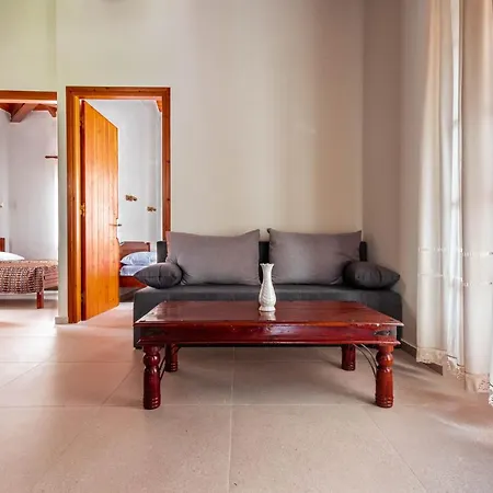 Porto Kalamitsi Stone-built * Kardhamili