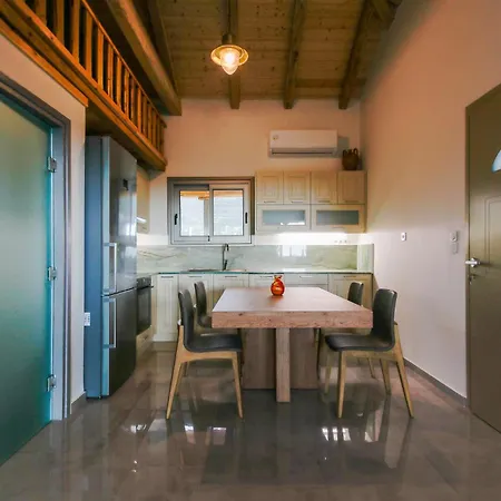 Porto Kalamitsi Stone-built Holiday home