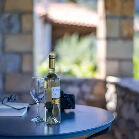 Porto Kalamitsi Stone-built Feriehus *