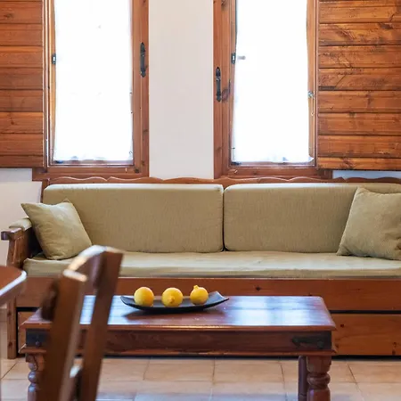 Porto Kalamitsi Stone-built Feriehus *