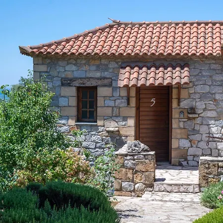 Porto Kalamitsi Stone-built Casa de Férias