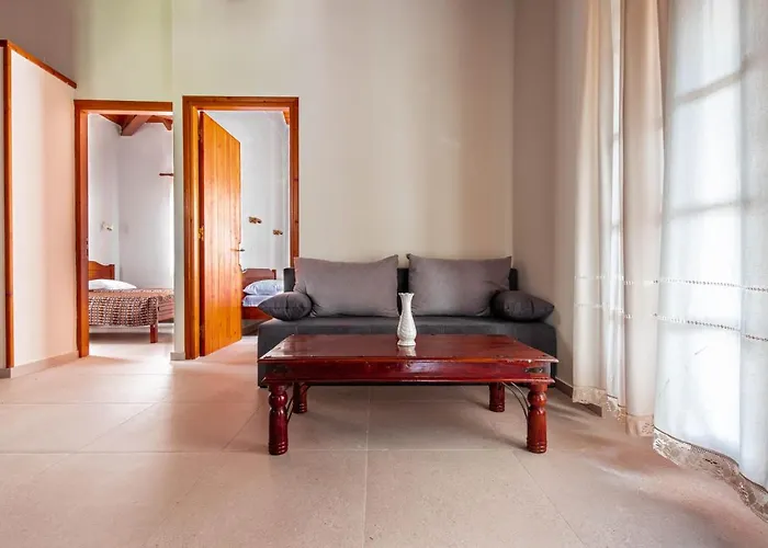 Porto Kalamitsi Stone-built * Kardamíli