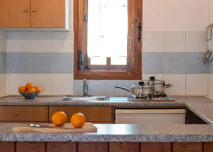 Porto Kalamitsi Stone-built Kardamíli