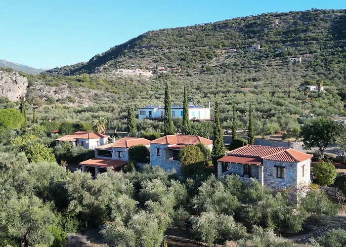 Porto Kalamitsi Stone-built * Kardamíli